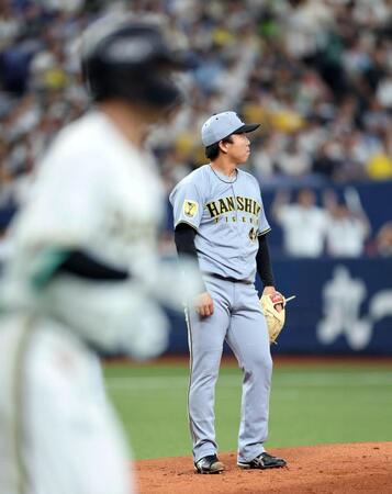 １回、村上は西川に先制ソロを許す（撮影・山口登）