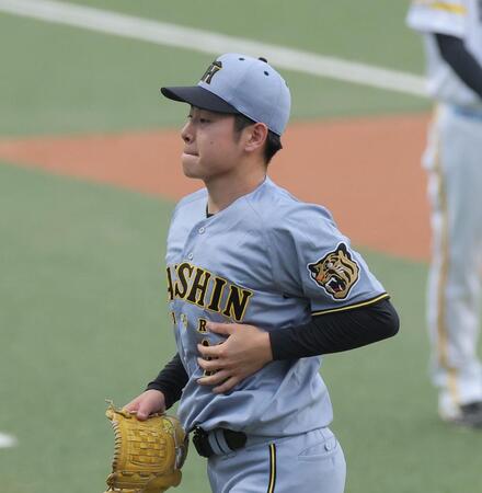 初回に３点を失い、唇をかんでベンチに戻る阪神・下村海翔＝タマスタ筑後（撮影・西田忠信）