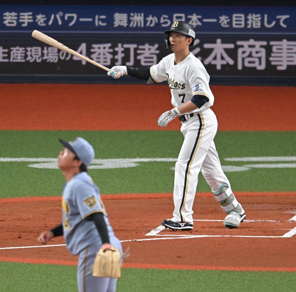１回、先制の２号ソロを放つ西川（撮影・飯室逸平）