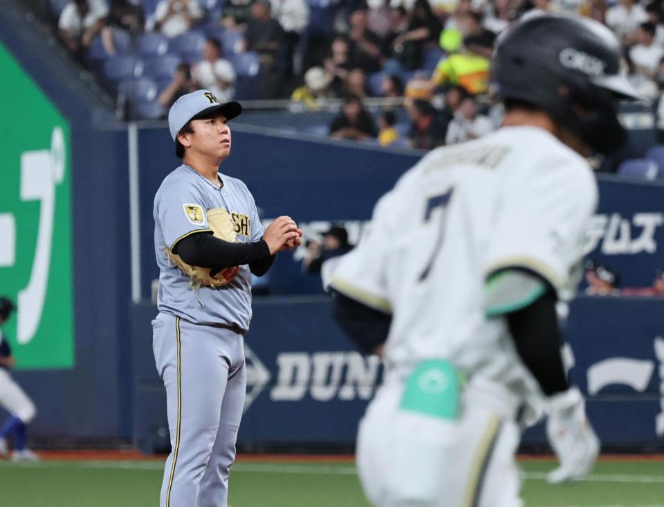 １回、西川にソロを許す村上（撮影・田中太一）
