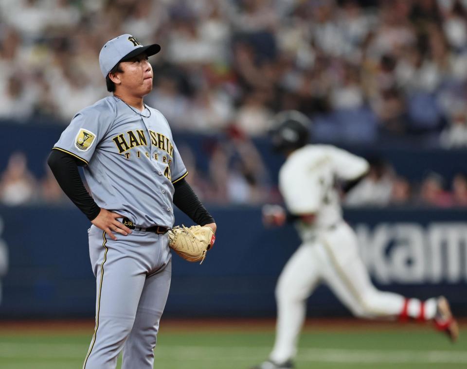 １回、紅林にソロを許す村上（撮影・田中太一）