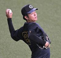 　キャッチボールで調整する高橋（撮影・飯室逸平）