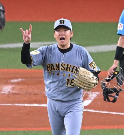 ３回、アウトカウントを確認し声をかける西勇（撮影・飯室逸平）