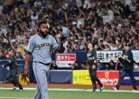 サヨナラ負けを喫し引き揚げるドリス（撮影・田中太一）