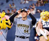 　ヒーローインタビューに応じる木下（撮影・山口登）