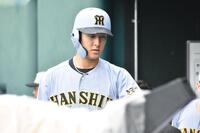 ４回、本塁生還する小幡