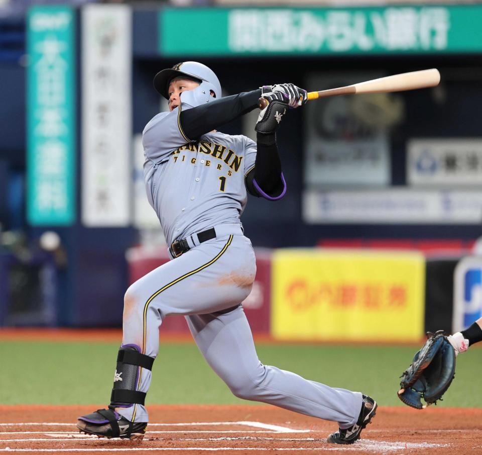 　６回、二塁打を放つ森下（撮影・山口登）
