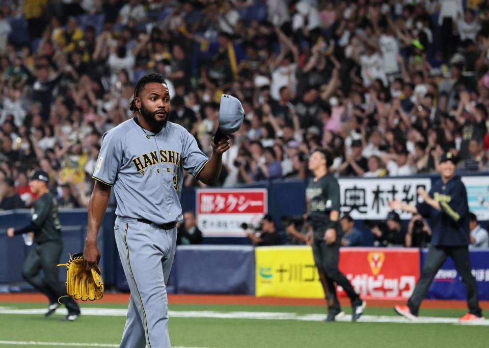 サヨナラ負けを喫し引き揚げるドリス（撮影・田中太一）