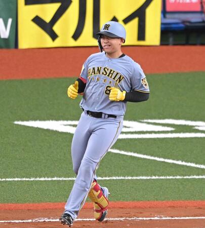　７回、好機に凡退し悔しがる嶋村（撮影・飯室逸平）