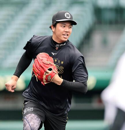 　ノックを受けベースカバーに走る才木（撮影・田中太一）