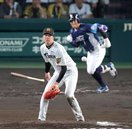５回表西武１死二塁、西武・桑原将志に先制適時打を打たれる阪神・才木浩人＝甲子園（撮影・立川洋一郎）