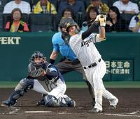 ２回、空振り三振に倒れる立石（撮影・立川洋一郎）