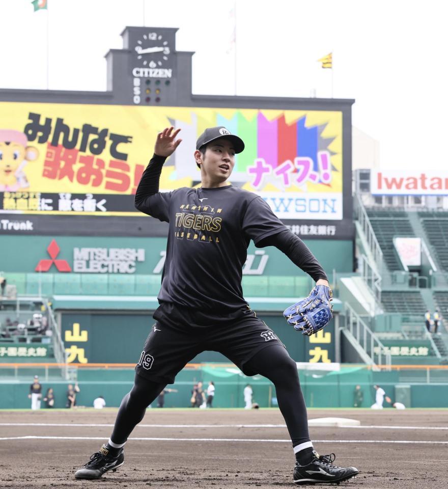 ノックを受ける下村（撮影・田中太一）