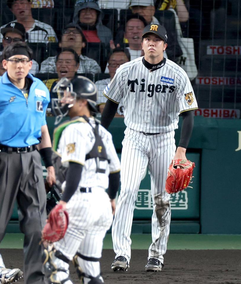 ５回、桑原の適時打で先制点を許す才木（撮影・立川洋一郎）