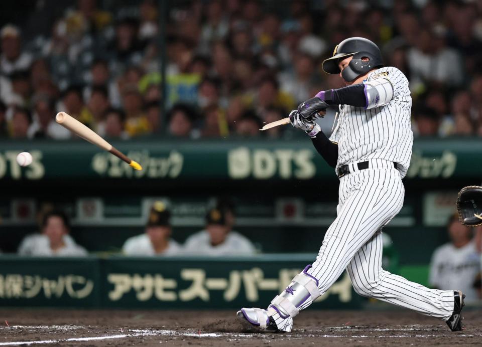 ８回、バットを折られ凡打に倒れる森下甲子園（撮影・田中太一）