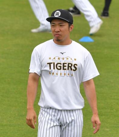 リハビリを続ける石井（撮影・出月俊成）
