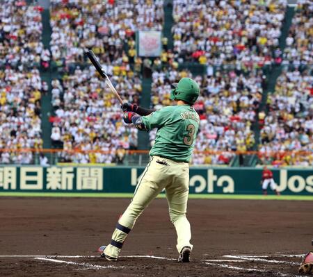 ２回、大山は左越えに先制２ランを放つ（撮影・山口登）
