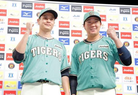 お立ち台でポーズを決める大竹（左）と大山（撮影・西田忠信）