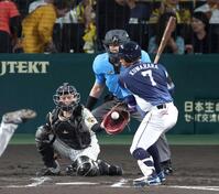 　７回、見逃し三振に倒れる西武・桑原（撮影・立川洋一郎）