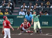 ２回、左翼スタンドへ先制２ランを放つ大山（撮影・立川洋一郎）