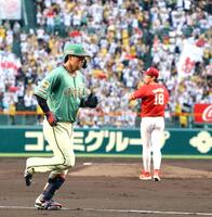 ２回、大山は先制２ランを放ちベースを回る（撮影・山口登）