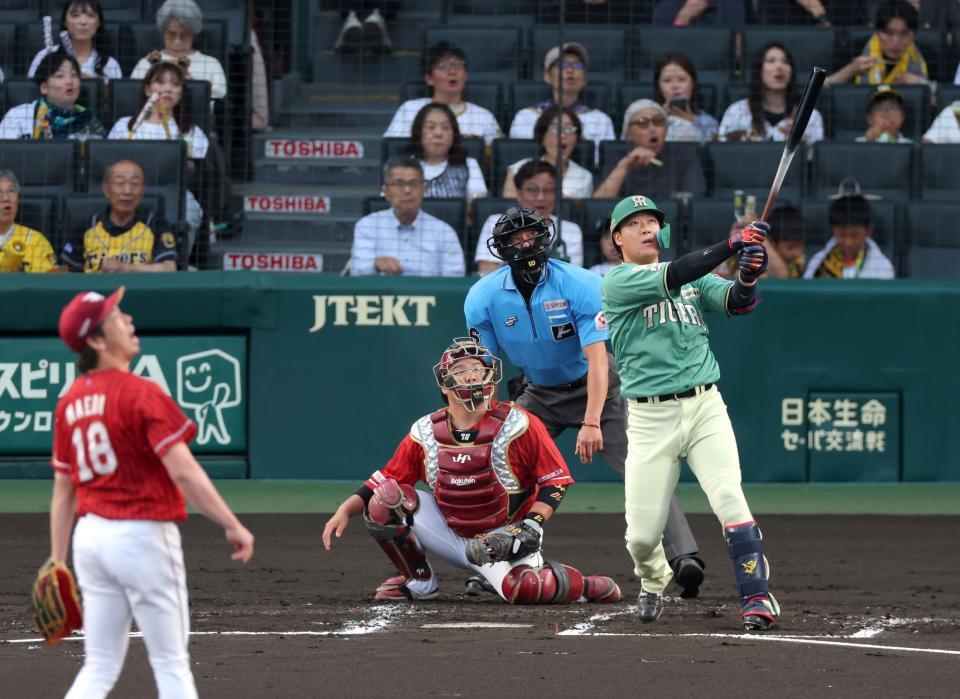 ２回、左翼スタンドへ先制２ランを放つ大山（撮影・立川洋一郎）