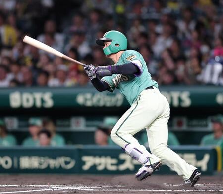 ６回、中前打を放つ森下（撮影・山口登）