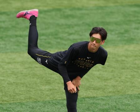 調整する今朝丸（撮影・金田祐二）