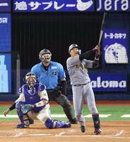 ８回、左越えソロを放つ大山（撮影・金田祐二）