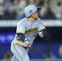 ９回、２ランを放つ森下（撮影・西岡正）