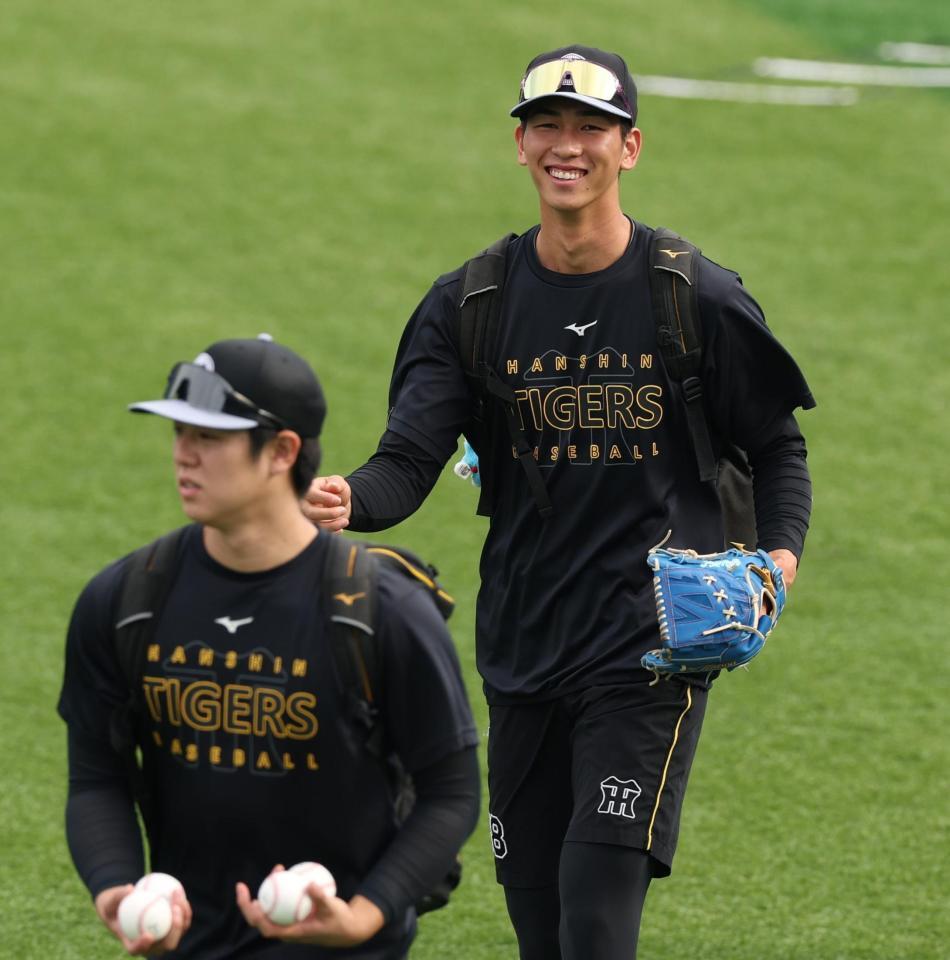 笑顔で合流した今朝丸（撮影・金田祐二）