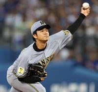 先発し、投げ込む高橋