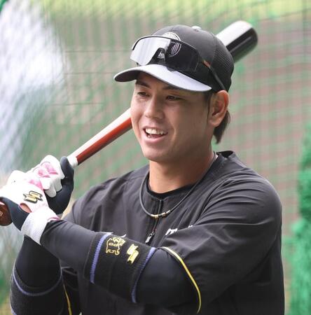 １軍に合流し打撃練習をする梅野（撮影・西田忠信）