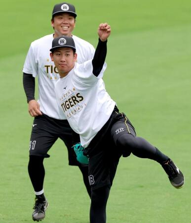 キャッチボールをする伊原（撮影・立川洋一郎）