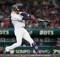 ８回、２ランを放つ大山（撮影・西田忠信）