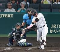 ２回、左前打を放つ浜田（撮影・立川洋一郎）