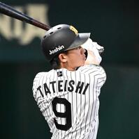 　４回、同点犠飛を放つ立石（撮影・高部洋祐）