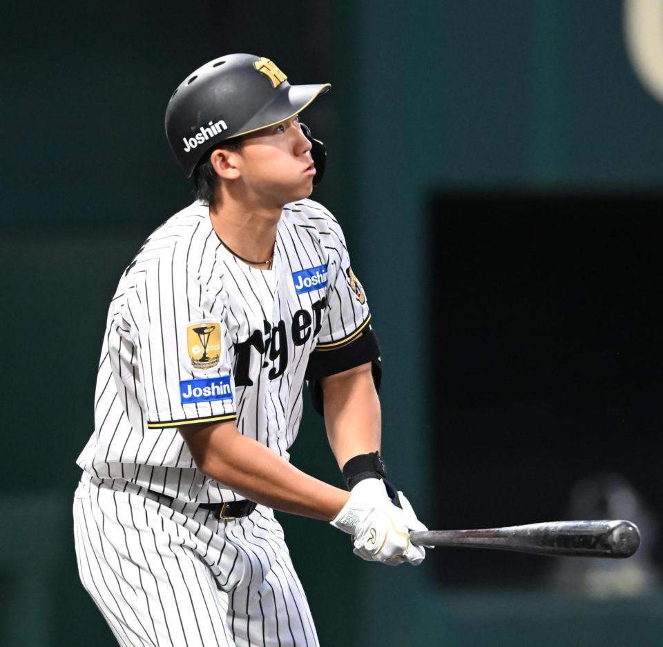 ４回、同点犠飛を放つ立石（撮影・高部洋祐）