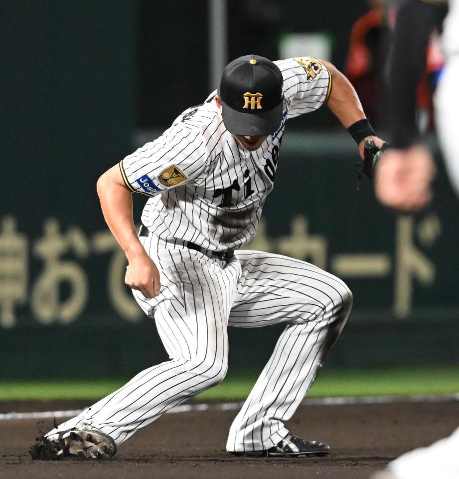 ７回、オイシックス・高義博の打球を好捕する立石（撮影・高部洋祐）
