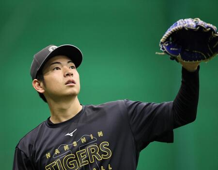 キャッチボールで調整する下村（撮影・田中太一）