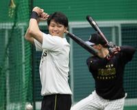 　バットを構える森下（撮影・田中太一）