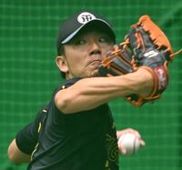 キャッチボールする伊藤将（撮影・高部洋祐）