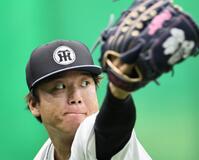 キャッチボールで調整する村上（撮影・田中太一）
