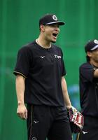 練習中、声を出す佐藤輝（撮影・山口登）