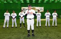 開会のあいさつをする掛布雅之阪神タイガース会長ＯＢ（撮影・金居みつよし）