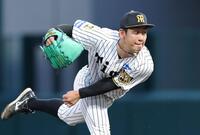 巨人打線を相手に力投する伊原（撮影・立川洋一郎）