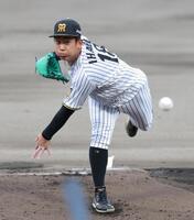 巨人打線を相手に力投する伊原（撮影・立川洋一郎）