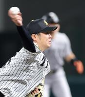 ６回に登板し力投する西勇（撮影・立川洋一郎）