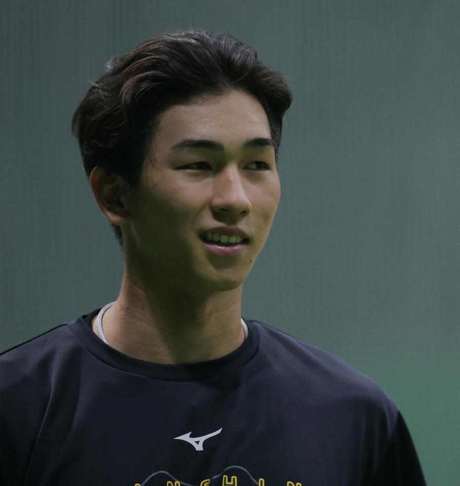 リラックスした表情で調整する今朝丸（撮影・西田忠信）