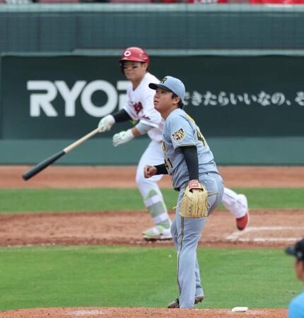 ８回、村上は坂倉に勝ち越し適時打を許す（撮影・山口登）